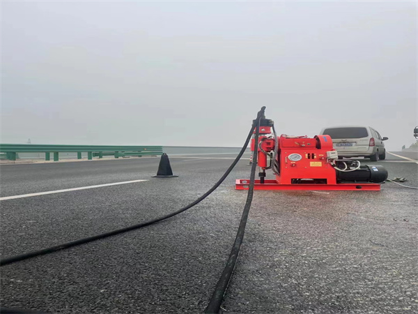 新华马路路基路面开裂下沉注浆加固灌浆